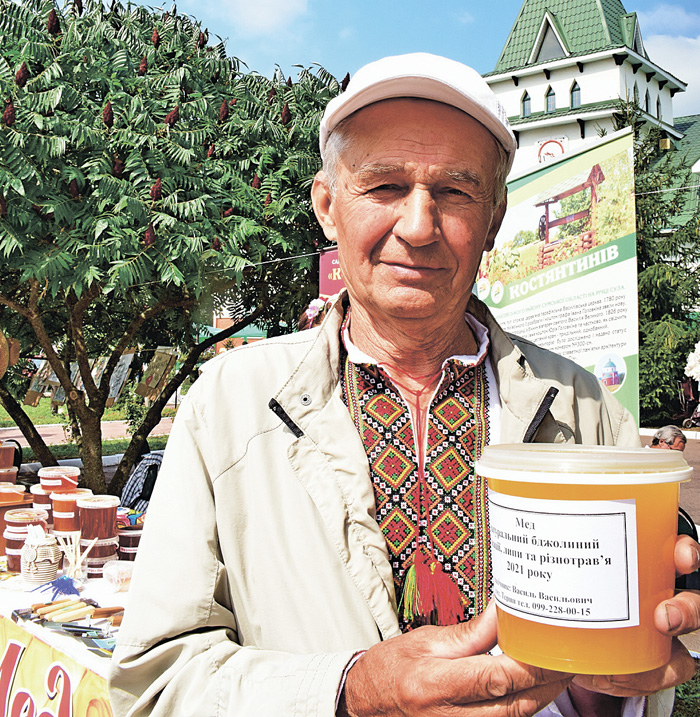 Василь Рисований завжди готовий поділитися досвідом пасічника